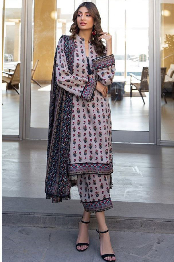 Regalia Digital Printed Lawn 3-Piece Suit – 2025 Summer Collection